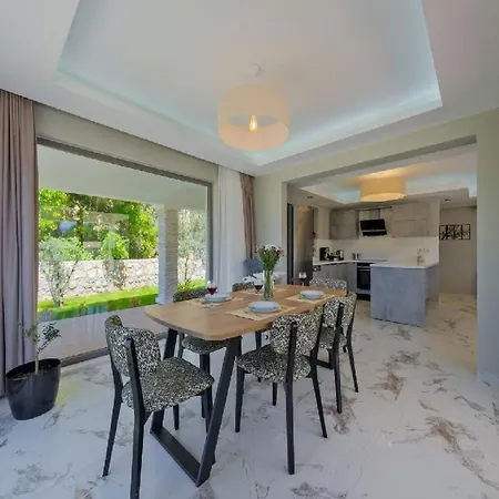 Oludeniz Luxury With Two Pools * フェティエ