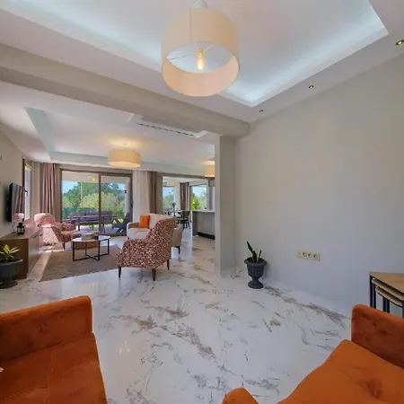 Oludeniz Luxury With Two Pools フェティエ